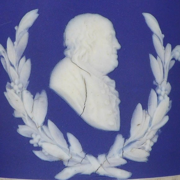 1905 Wedgwood Creamer Dark Blue Jasperware W Issues - See Photos - Picture 11 of 17